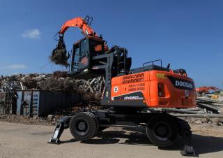 Екскаватори для перевалки Doosan DX250WMH-5