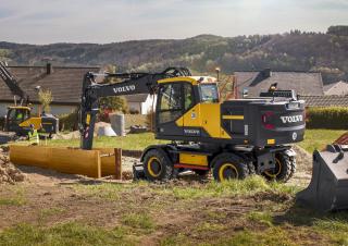 Колісні екскаватори Volvo EW220E