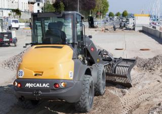 Колісні навантажувачі Mecalac AS900