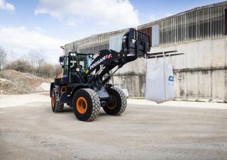 Колісні навантажувачі Doosan DL250-7