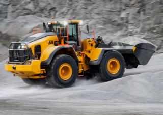 Колісні навантажувачі Volvo L220 