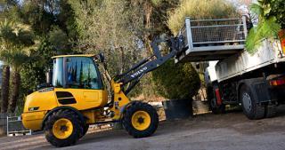 Колісні навантажувачі Volvo L25F