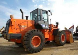 Колісні навантажувачі Hitachi LX 130