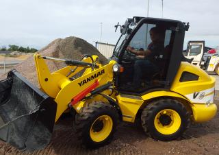 Колісні навантажувачі Yanmar V8 