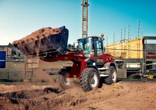 Колісні навантажувачі Yanmar V100
