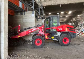 Колісні навантажувачі Yanmar V120