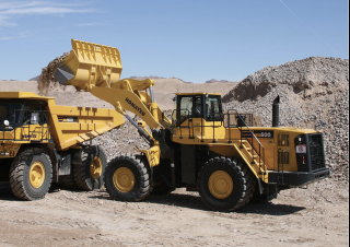 Колісні навантажувачі Komatsu WA600-6