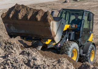 Колісні навантажувачі Komatsu WA70-7