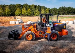 Колісні навантажувачі Hitachi ZW100-6