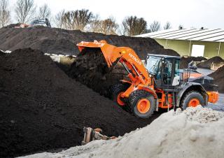 Колісні навантажувачі Hitachi ZW220-6