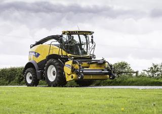 Кормозбиральні комбайни 4-силові New Holland FR 920 