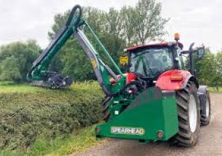 Літнє технічне обладнання косарки з похилими поверхнями Spearhead Twiga 7000 LR Flex