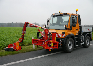 Літнє технічне обладнання косарки з похилими поверхнями Dücker UNA 450 GMK 12
