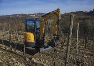 Міні-екскаватори New Holland E26C