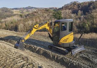 Міні-екскаватори New Holland E26C