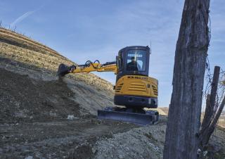 Міні-екскаватори New Holland E26C