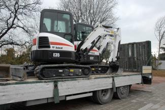 Міні-екскаватори Bobcat E35