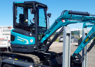 Міні-екскаватори Sunward SWE25UF