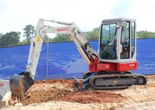 Міні-екскаватори Takeuchi TB 138 FR