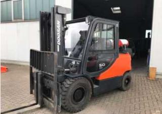 навантажувач з вилковим захватом LPG Doosan G50SC-5