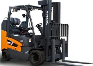 навантажувач з вилковим захватом LPG Doosan GC45S-9