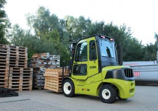 навантажувач з вилковим захватом LPG Clark GTS30 L