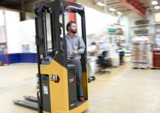 Палетні штабелери Палетні штабелери Stand Up Rider Platform Caterpillar NSR12N2