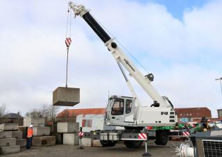 пересувні крани - телескопічна стріла Sennebogen 643E