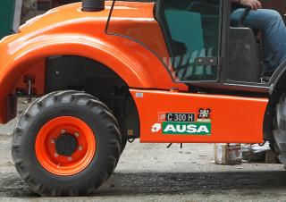 Позашляхові навантажувачі Ausa C 300 H
