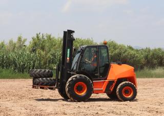 Позашляхові навантажувачі Ausa C 501 H x4