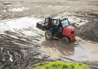 Позашляхові навантажувачі Manitou MC 30-2