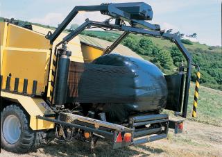 Прес-підбирачі рулонні  New Holland BR6090 Combi