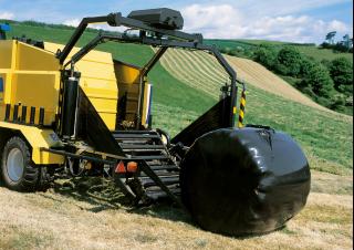 Прес-підбирачі рулонні  New Holland BR6090 Combi