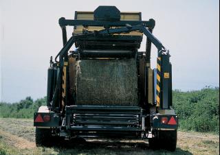 Прес-підбирачі рулонні  New Holland BR6090 Combi