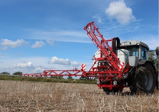 Причіпні польові обприскувачі Unia Lux 612  