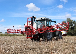 Причіпні польові обприскувачі Unia Lux 615  