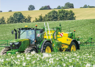 Причіпні польові обприскувачі John Deere M962i