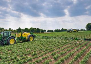 Причіпні польові обприскувачі John Deere R740i 