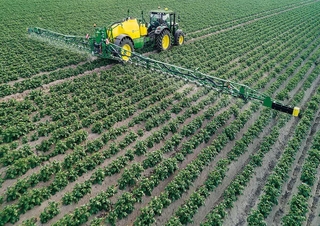 Причіпні польові обприскувачі John Deere R740i