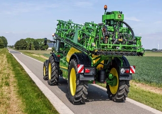Причіпні польові обприскувачі John Deere R944i