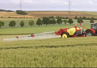 Причіпні польові обприскувачі Kverneland iXtrack C40