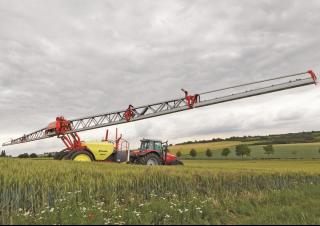 Причіпні польові обприскувачі Kverneland iXtrack C40