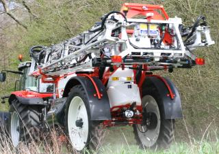 Причіпні польові обприскувачі Kuhn Metris 2-4100