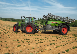 Причіпні польові обприскувачі Fendt Rogator 366