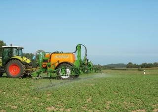 Причіпні польові обприскувачі Amazone UG 3000 Super (24) 