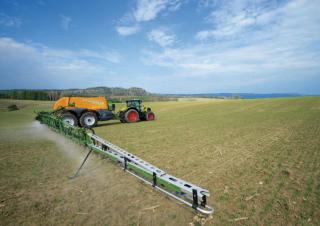 Причіпні польові обприскувачі Amazone UX 11200 (33)