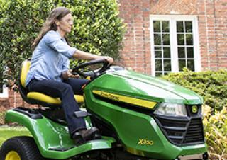 Газонокосарки, газонні та садові трактори John Deere X330