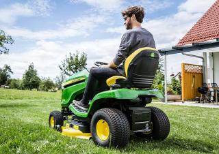 Газонокосарки, газонні та садові трактори John Deere X370