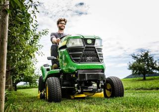 Газонокосарки, газонні та садові трактори John Deere X370