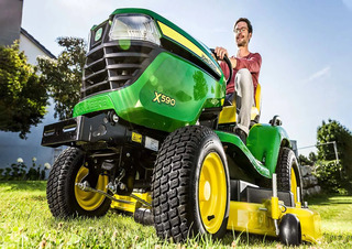 Газонокосарки, газонні та садові трактори John Deere X590